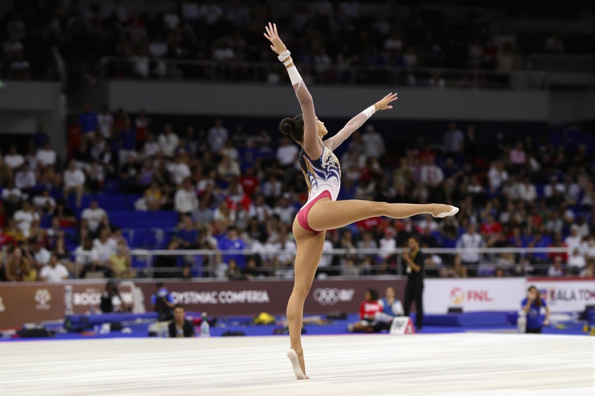 Mélanie Dos Santos : icône de la gymnastique française.jpg