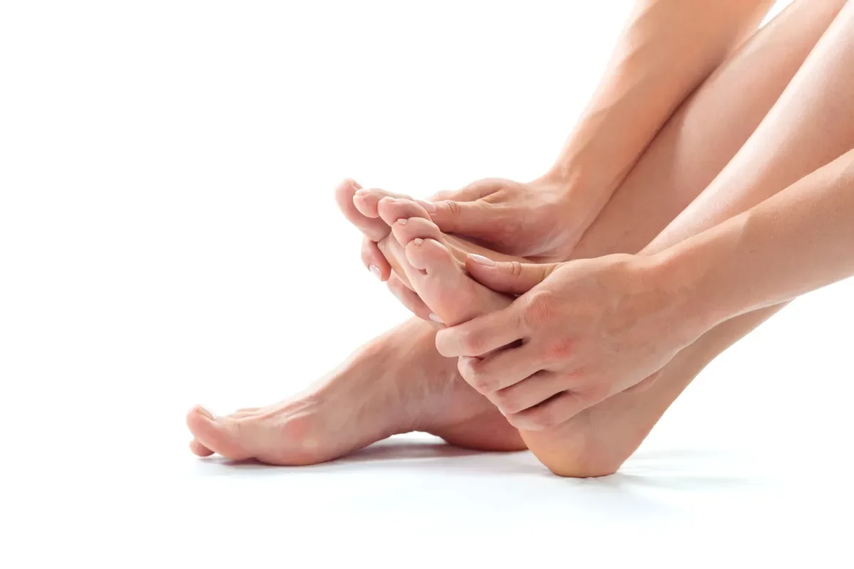 comment soulager une douleur sur le dessus du pied