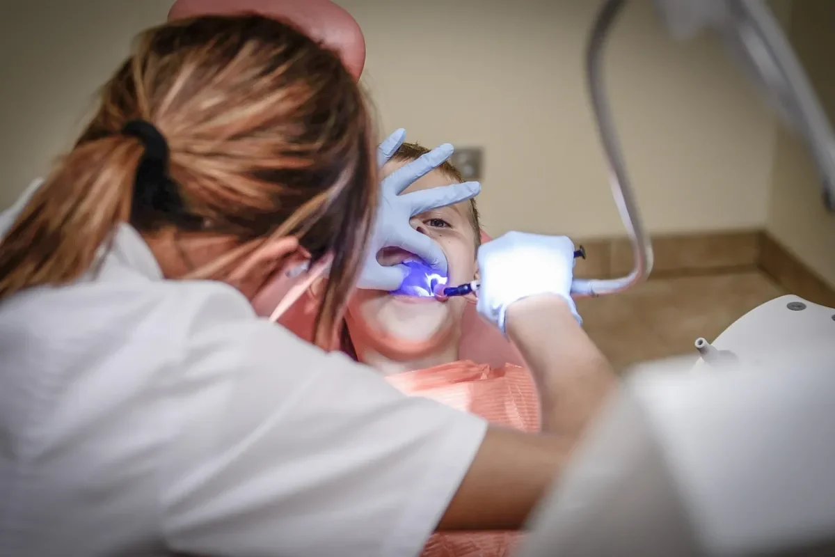 Différence entre dentiste et orthodontiste.jpg
