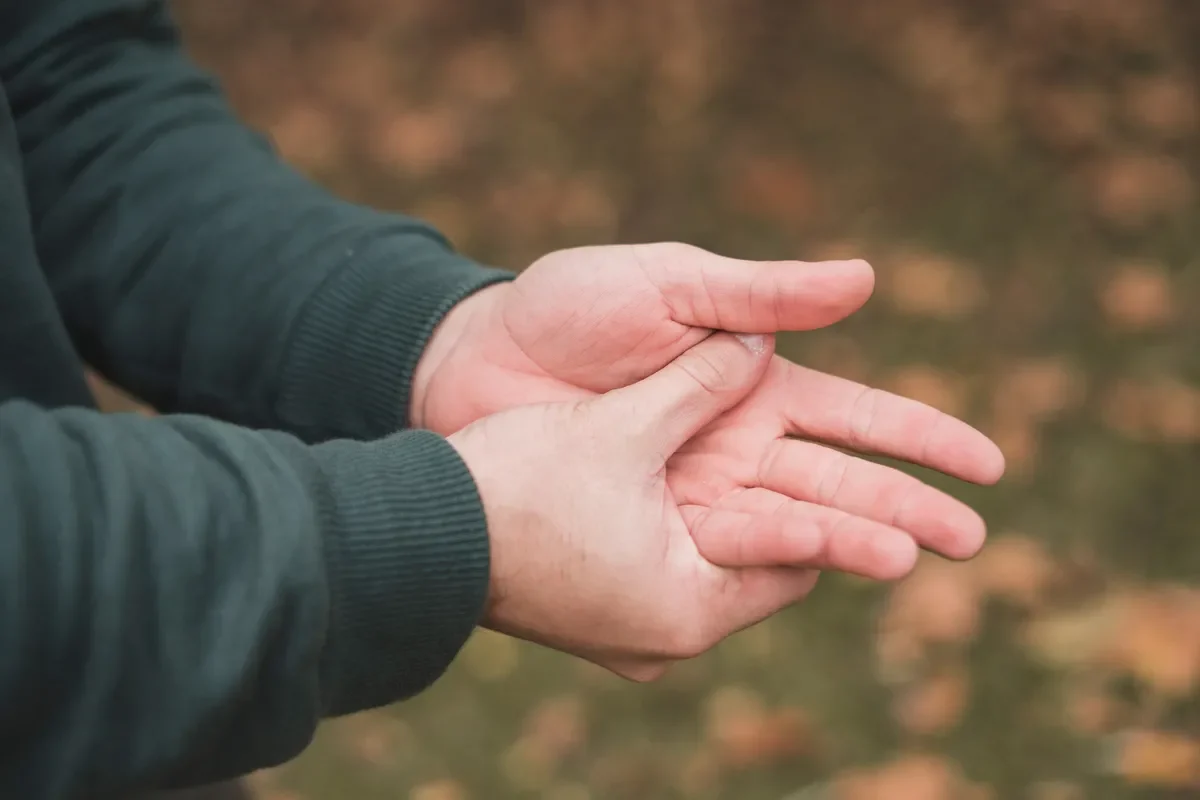 Doigt qui gonfle avec la chaleur causes et solutions simples — free download