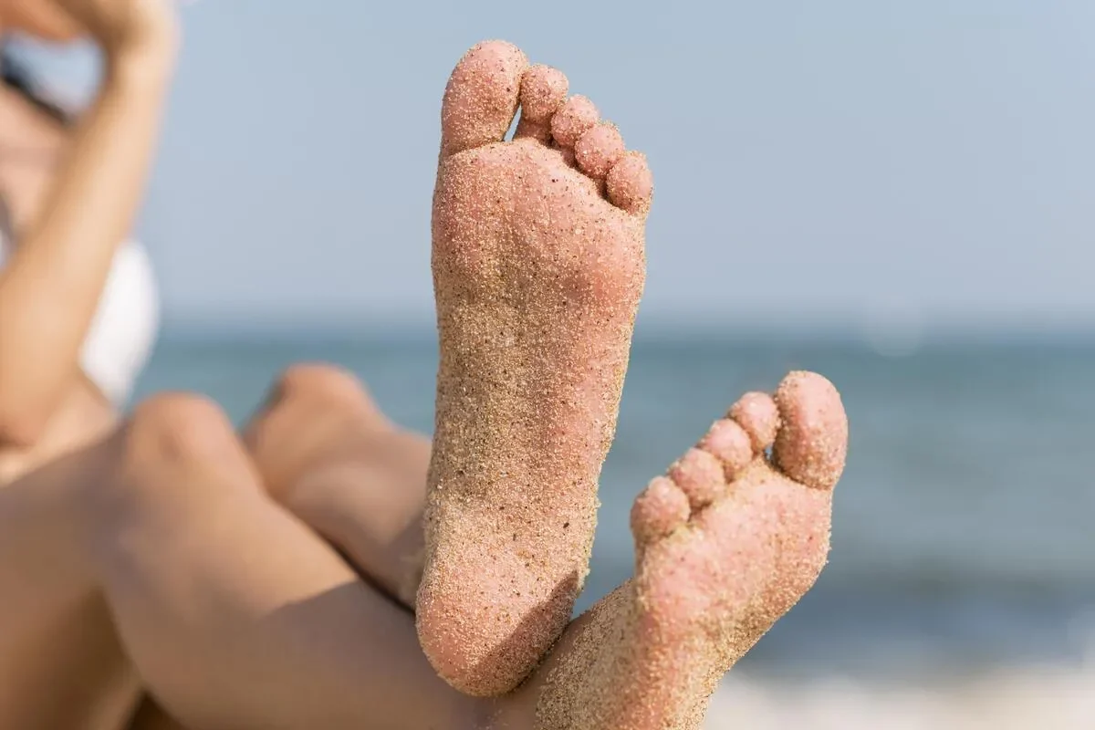 Tendinite douleur sur le côté extérieur du pied nerf sural.jpg